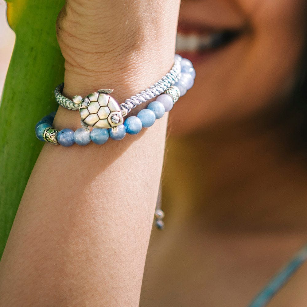 Vatuvara Foundation Aquamarine Beaded Bracelet With Turtle Pendant